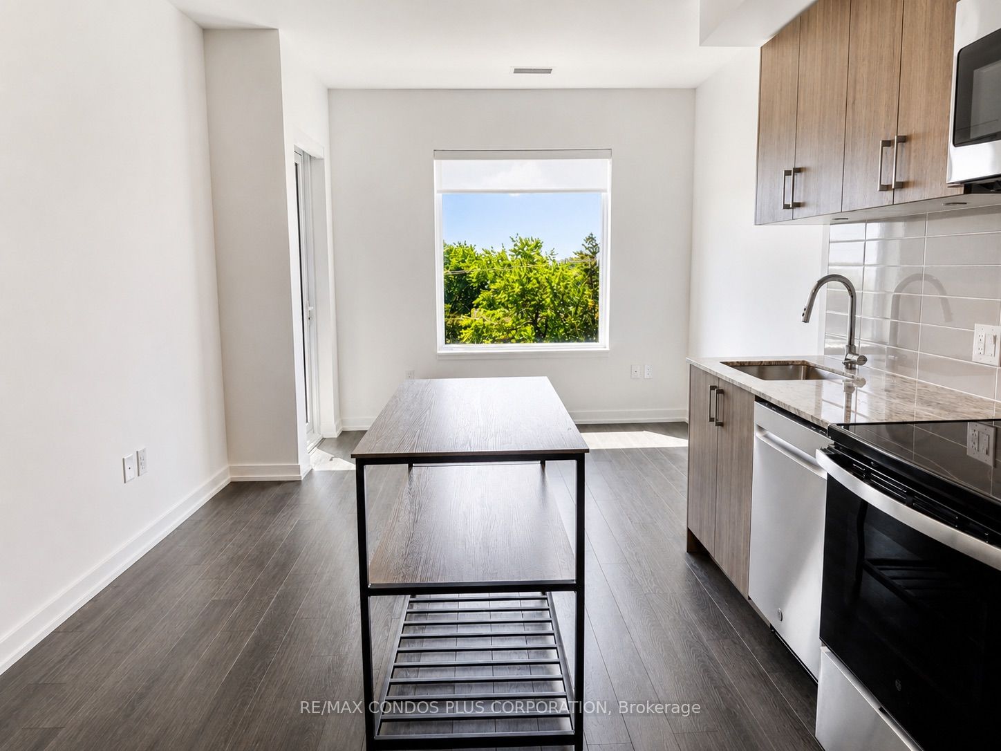 4010 Eglinton Avenue W 424