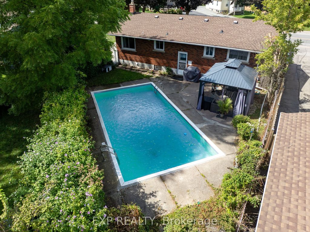Photo of 2896 Portage Road, Niagara Falls, ON L2J 2J5 (MLS # X12408499)