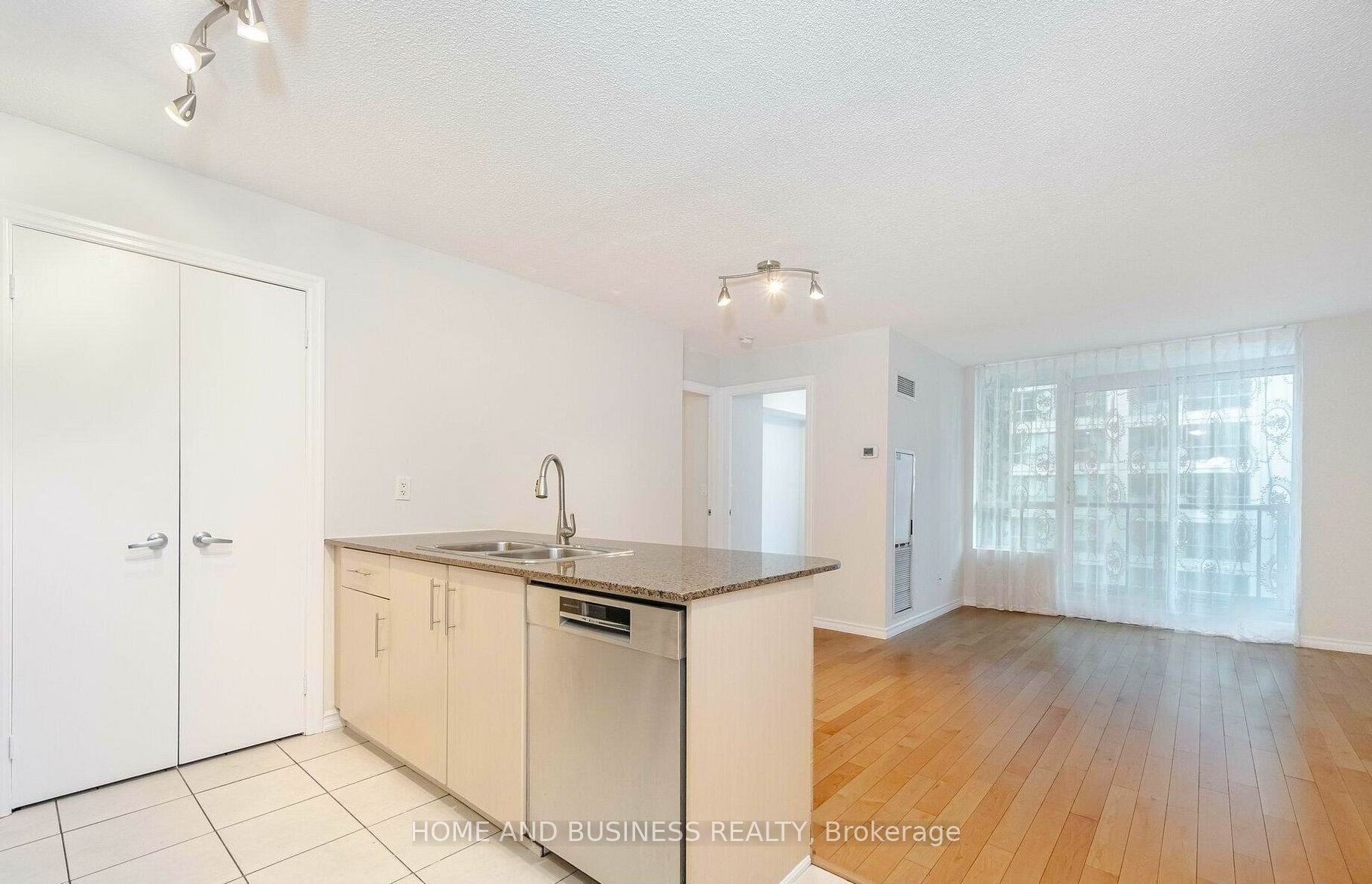 12 Yonge Street 1505