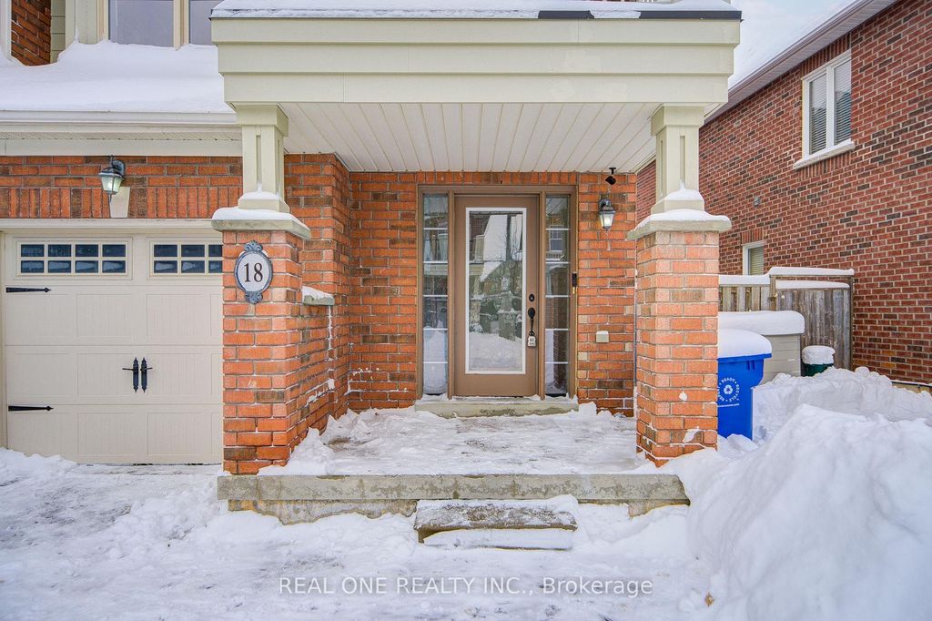 Photo of 18 Latitude Lane, Whitchurch-Stouffville, ON L4A 0T1 (MLS # N12703288)