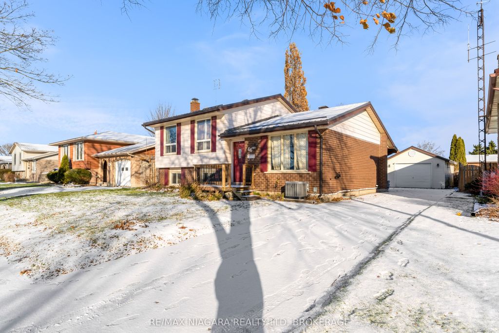 Photo of 46 Macoomb Drive, Welland, ON L3C 5T9 (MLS # X12666094)