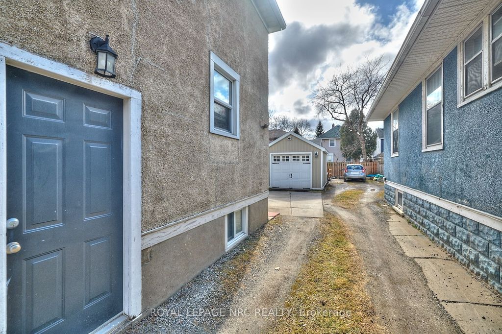 Photo of 92 Dufferin Street, St. Catharines, ON L2R 1Z8 (MLS # X12656940)