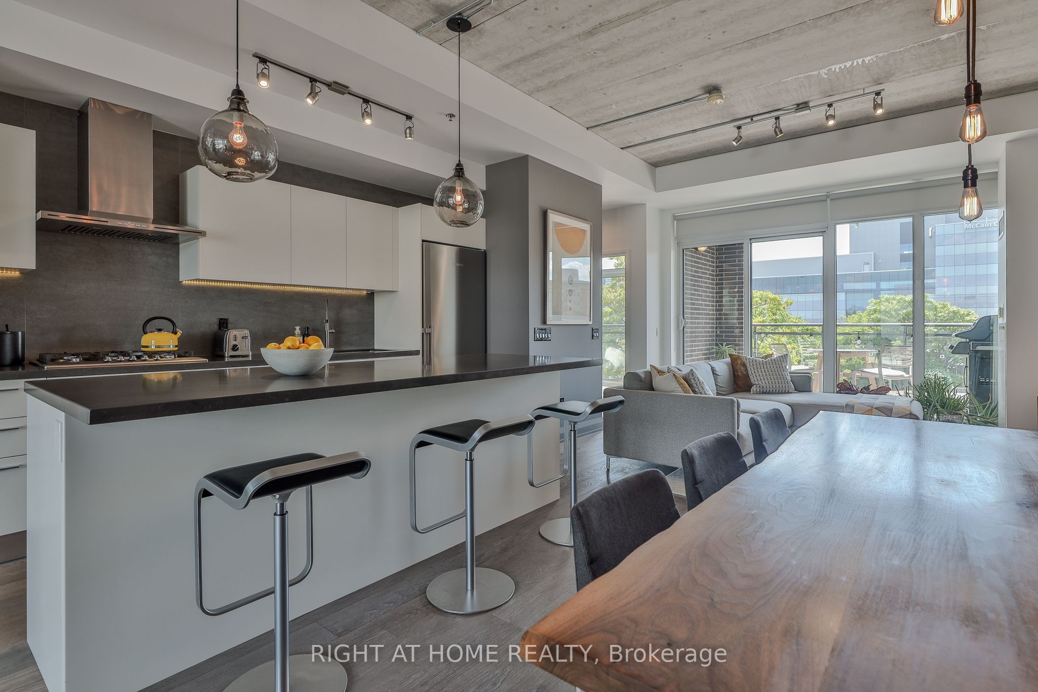 41 Ossington Avenue 405