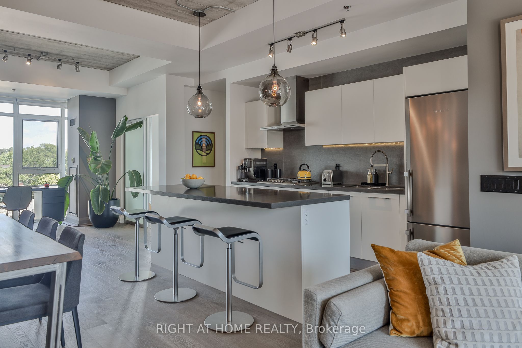 41 Ossington Avenue 405