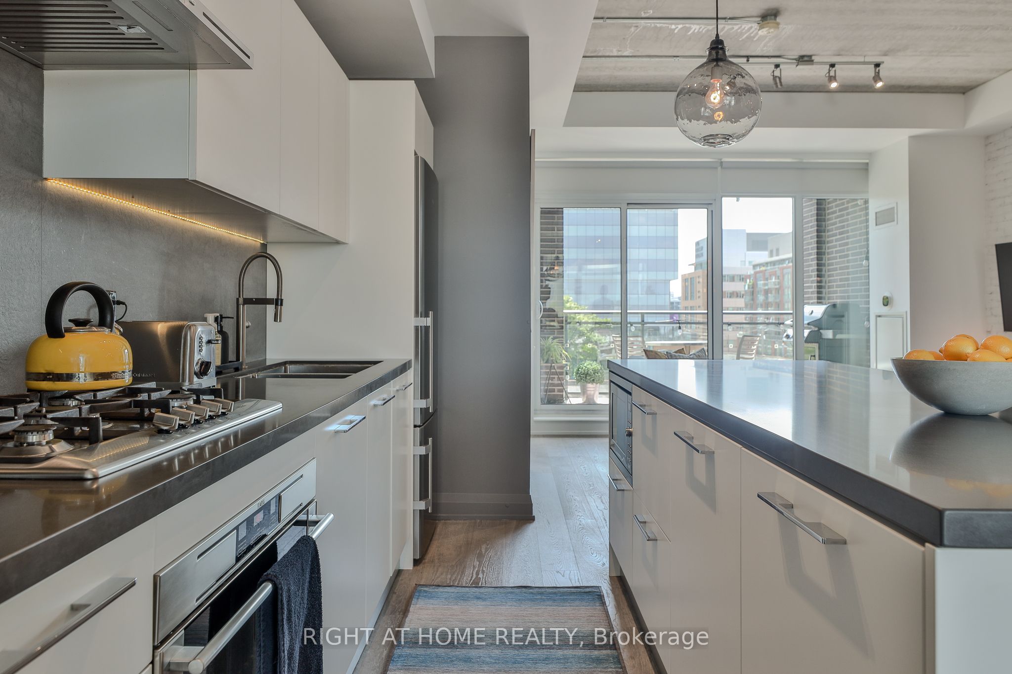 41 Ossington Avenue 405