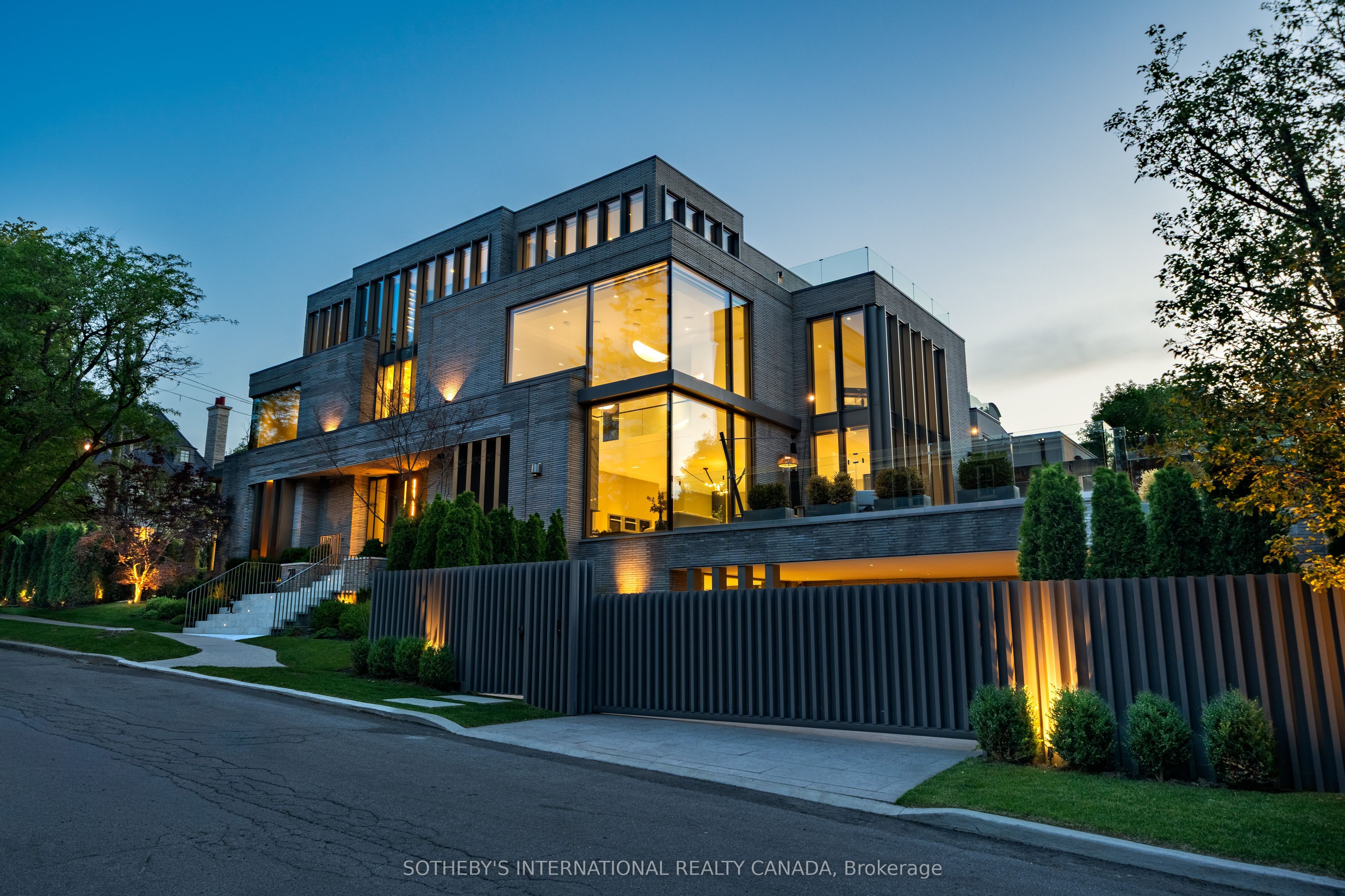 211 Dunvegan Road