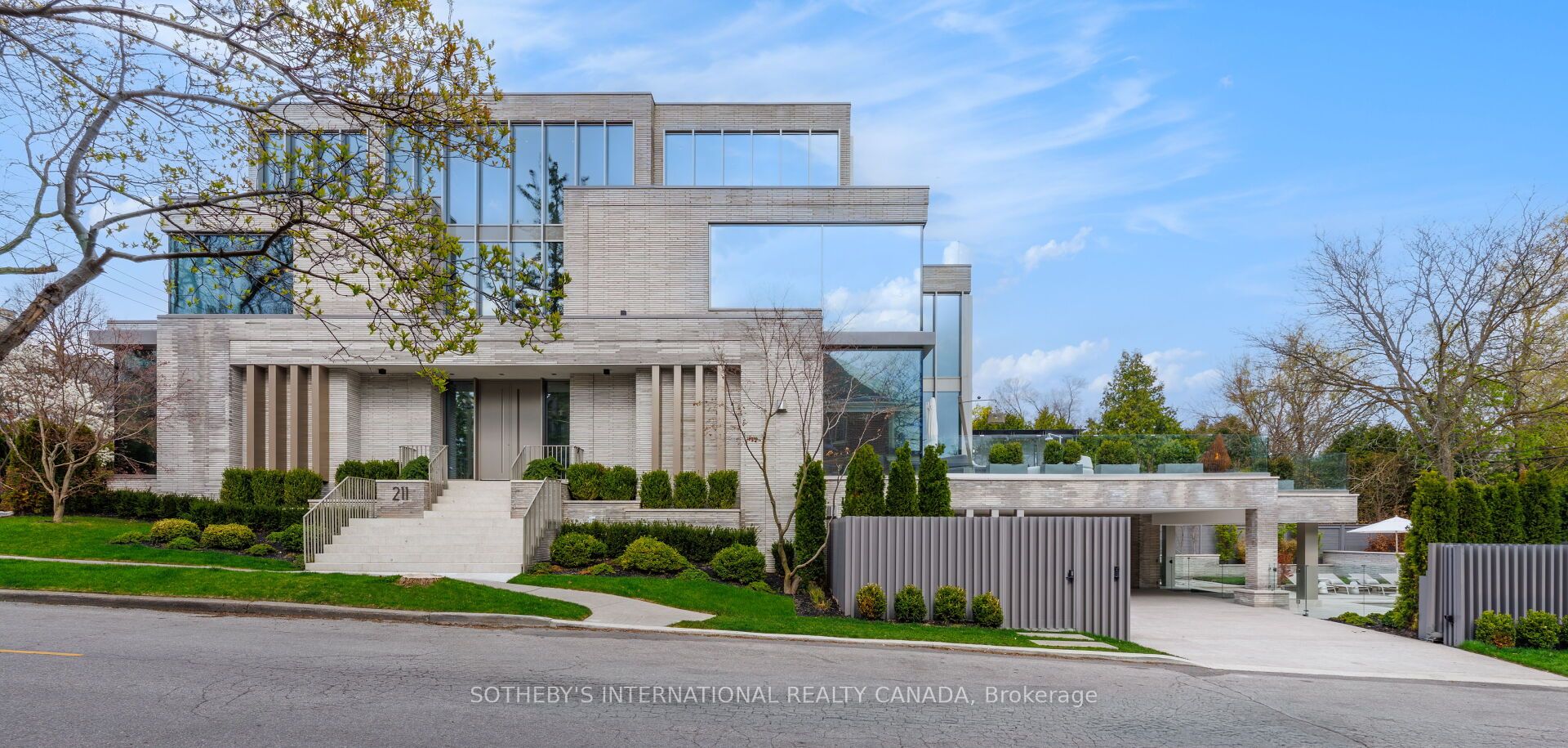 211 Dunvegan Road