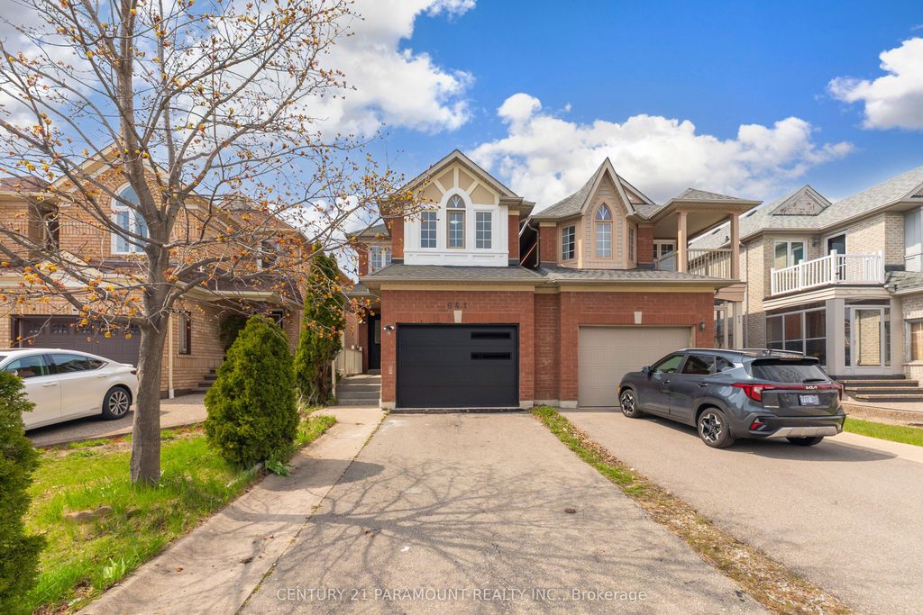 Photo of 641 Macbeth Heights, Mississauga, ON L5W 1E5 (MLS # W13055978)