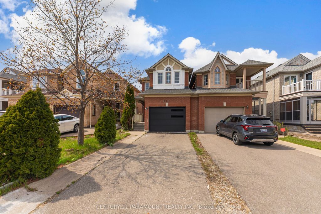 Photo of 641 Macbeth Heights, Mississauga, ON L5W 1E5 (MLS # W13055978)