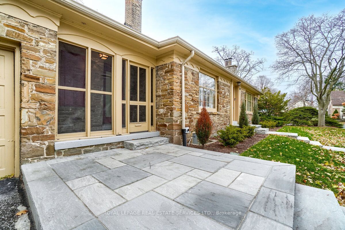 880 Royal York Road