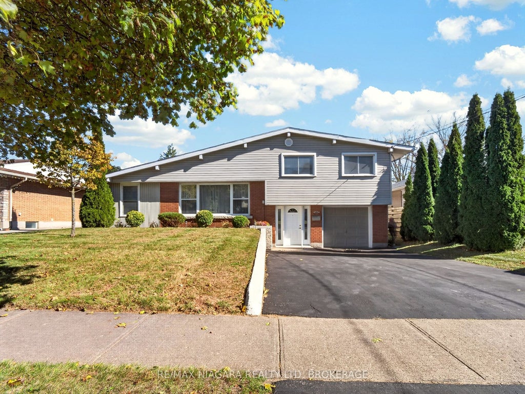 Photo of 4534 Pettit Avenue, Niagara Falls, ON L2E 6L2 (MLS # X14108496)