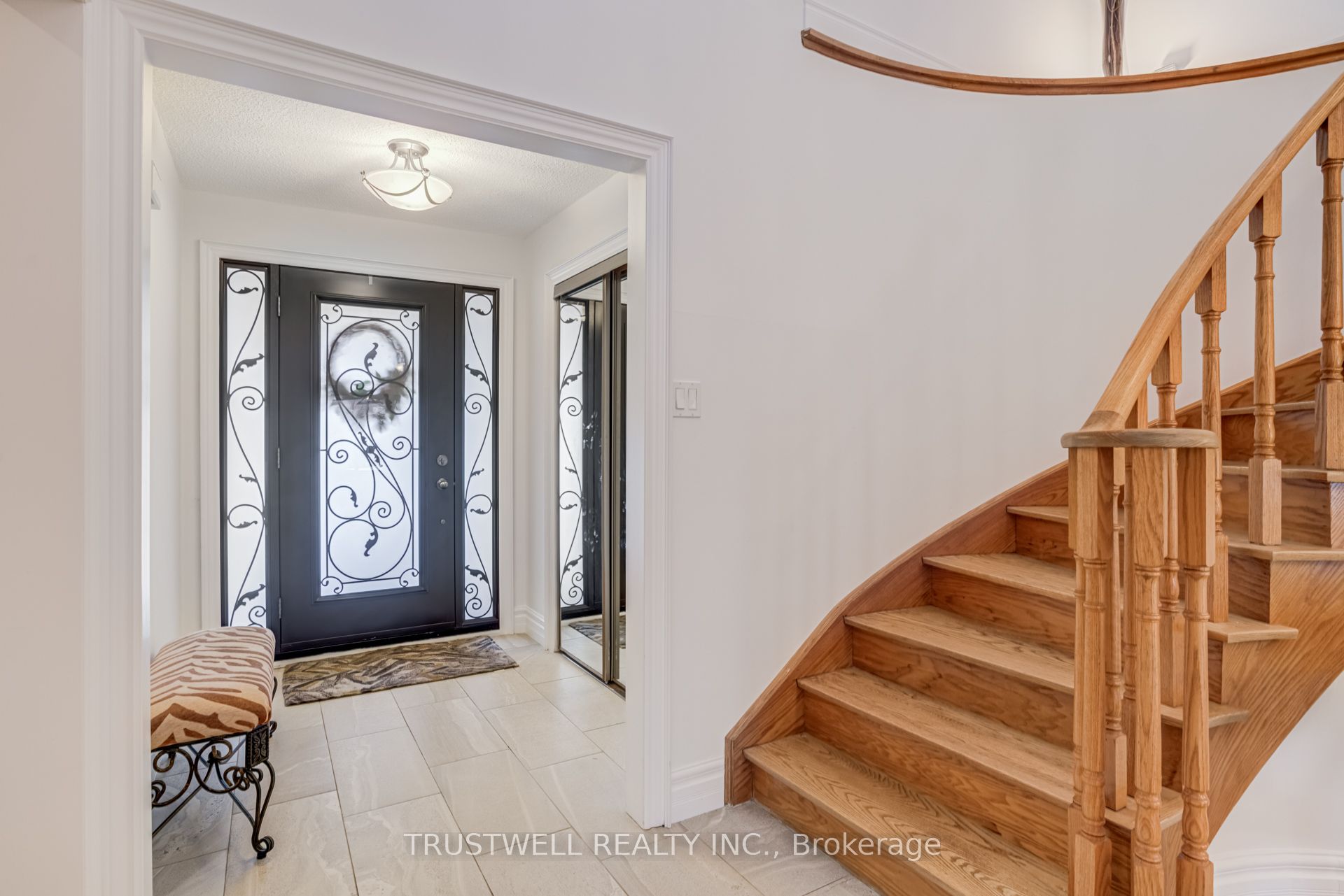 82 Long Island Crescent