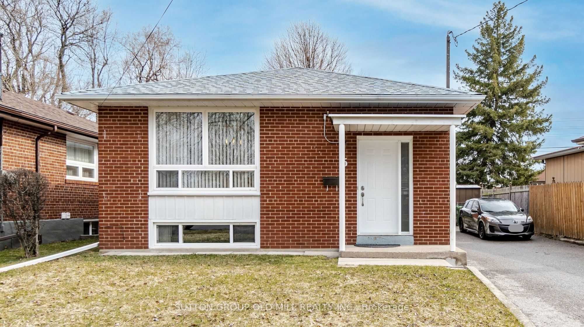 Photo 1 of 30 — 5 Applefield Drive Lower, Toronto, ON M1P 3X8