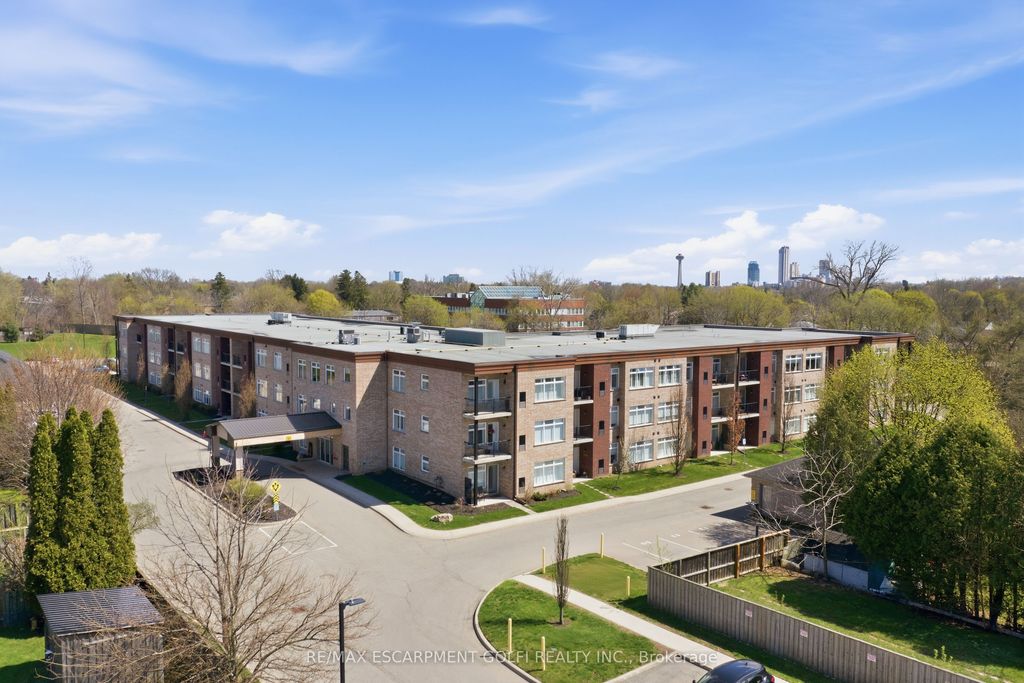 Photo of 4644 Pettit Avenue #203, Niagara Falls, ON L2E 6L5 (MLS # X13032586)