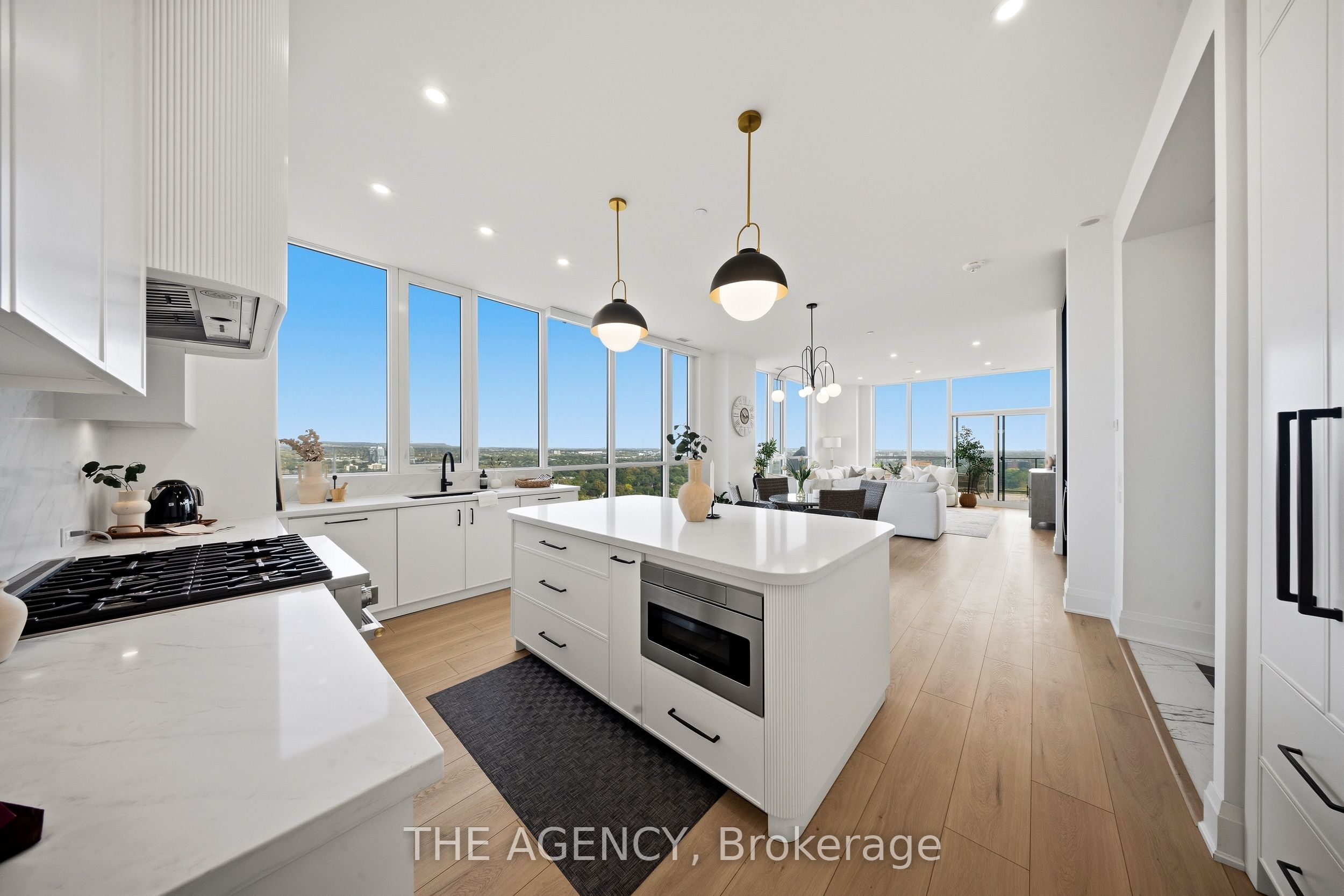 2007 James Street 2201