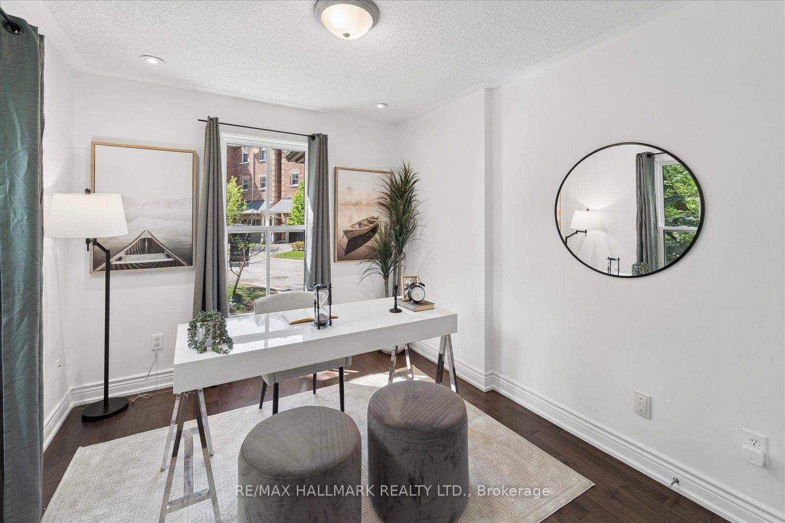 13 E J Lennox Way