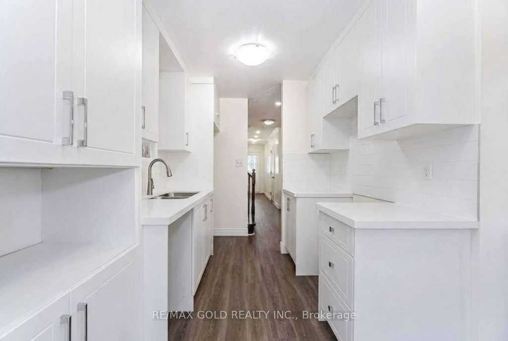 Photo of 35 Ridgefield Court, Brampton, ON L6P 1B4 (MLS # W13093312)