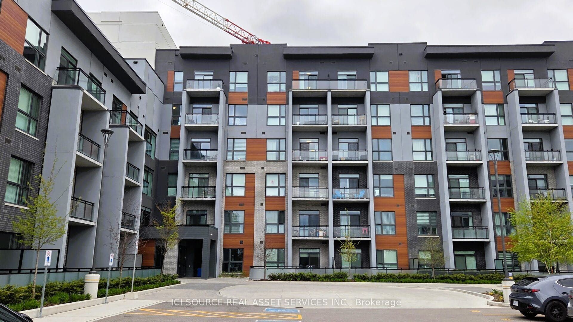 95 Dundas Street W 614