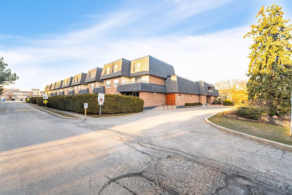 Photo of 580 Mary Street E #105, Whitby, ON L1N 2R3 (MLS # E13033628)