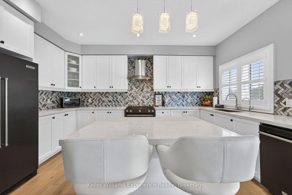 Photo of 192 Muirfield Drive, Barrie, ON L4N 6K7 (MLS # S12921532)