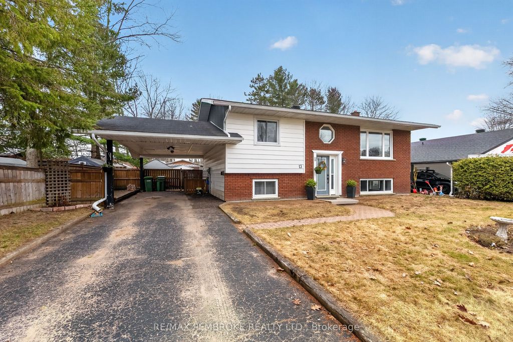 Photo of 13 Point Crescent, Petawawa, ON K8H 3G1 (MLS # X13022884)