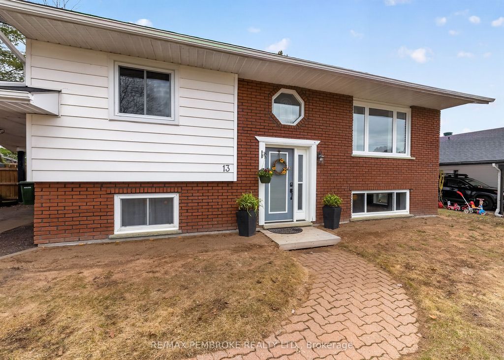Photo of 13 Point Crescent, Petawawa, ON K8H 3G1 (MLS # X13022884)