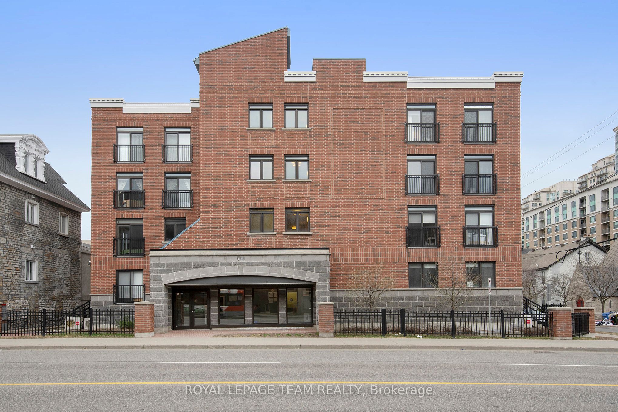 Photo 1 of 19 — 456 KING EDWARD Avenue 404, Lower Town - Sandy Hill, ON K1N 7M9