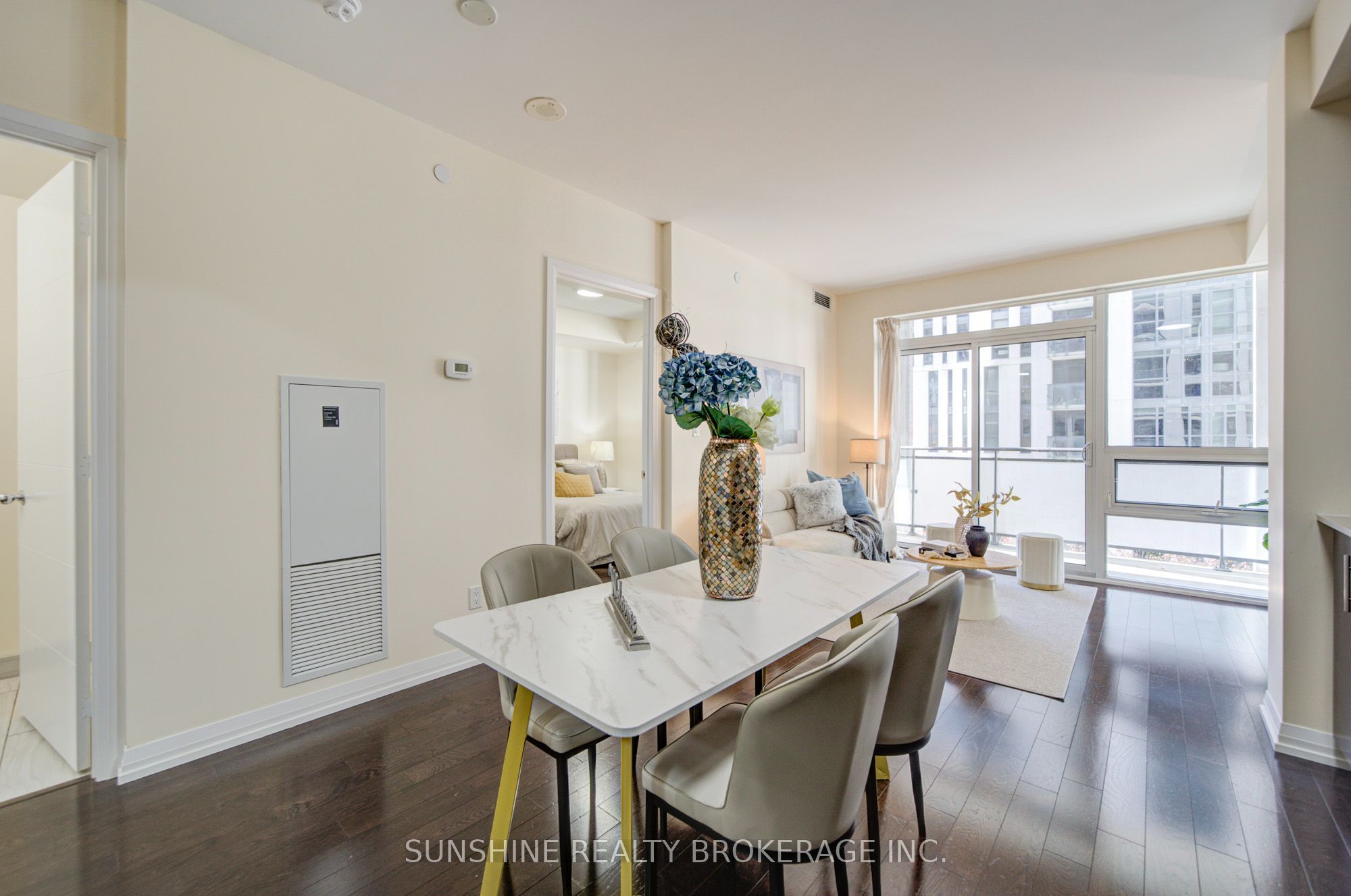 460 Adelaide Street E 518