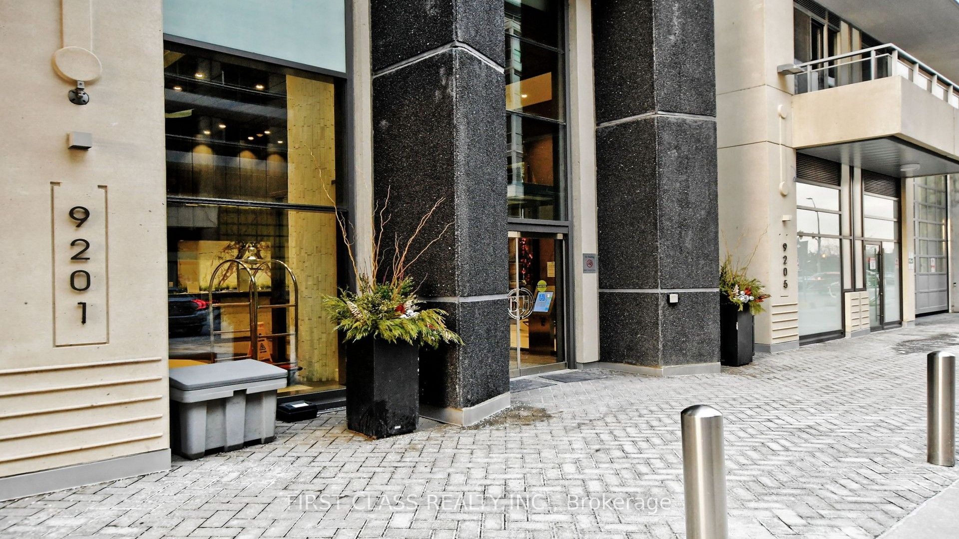 9201 Yonge St Street 911