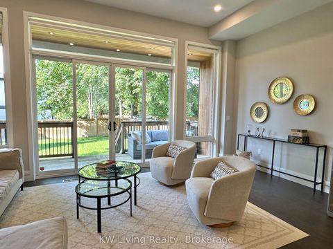 18 Ferris Road Toronto ON M4B 1G1