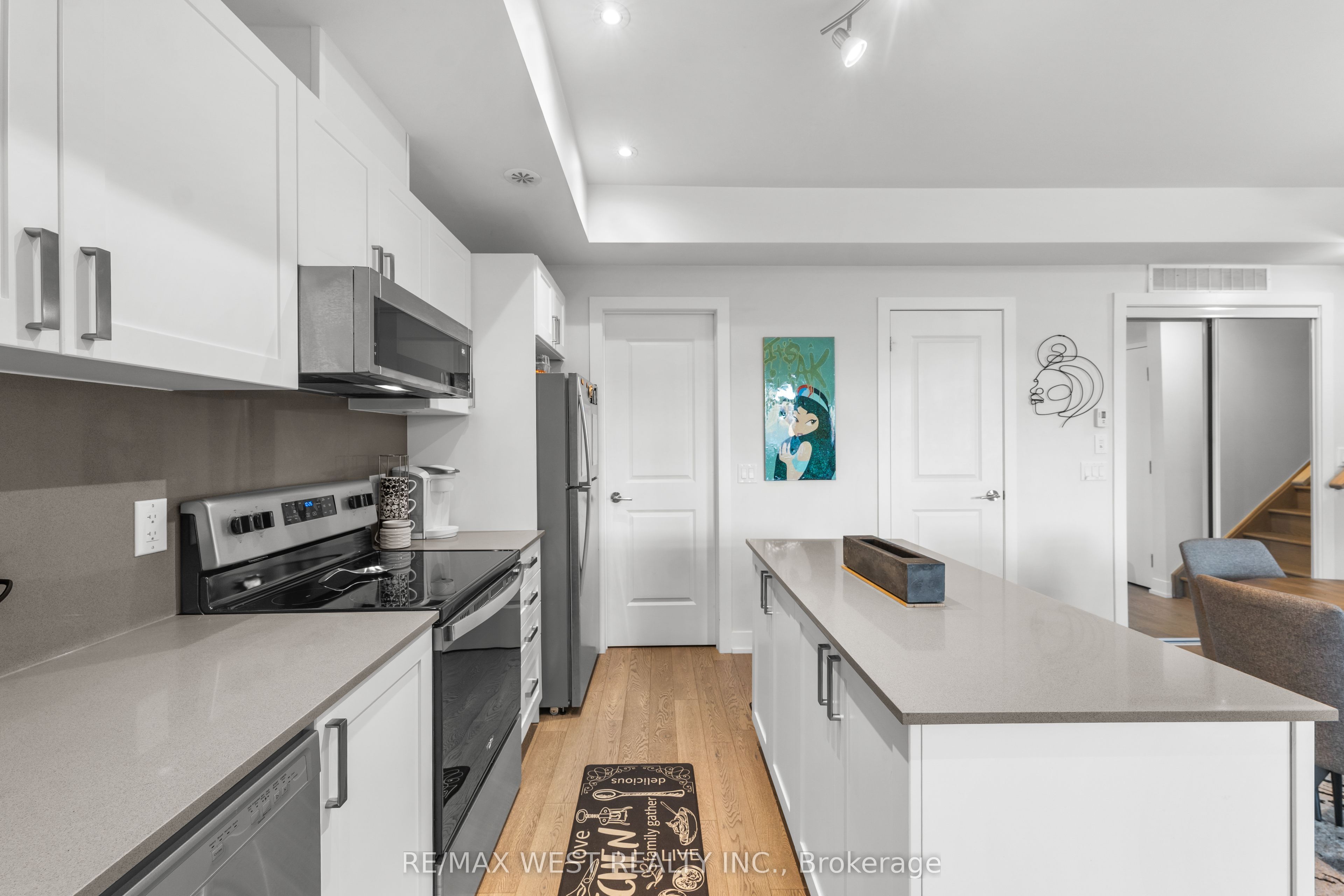 1062 Douglas McCurdy Common