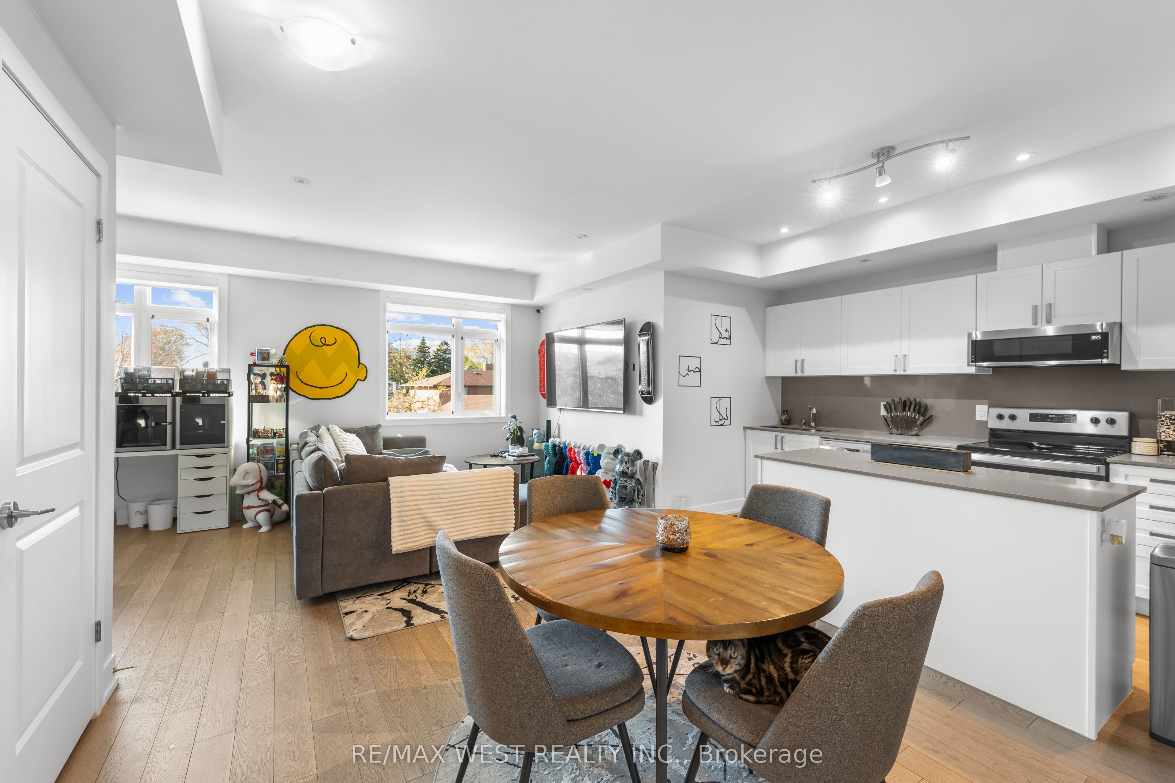 1062 Douglas McCurdy Common