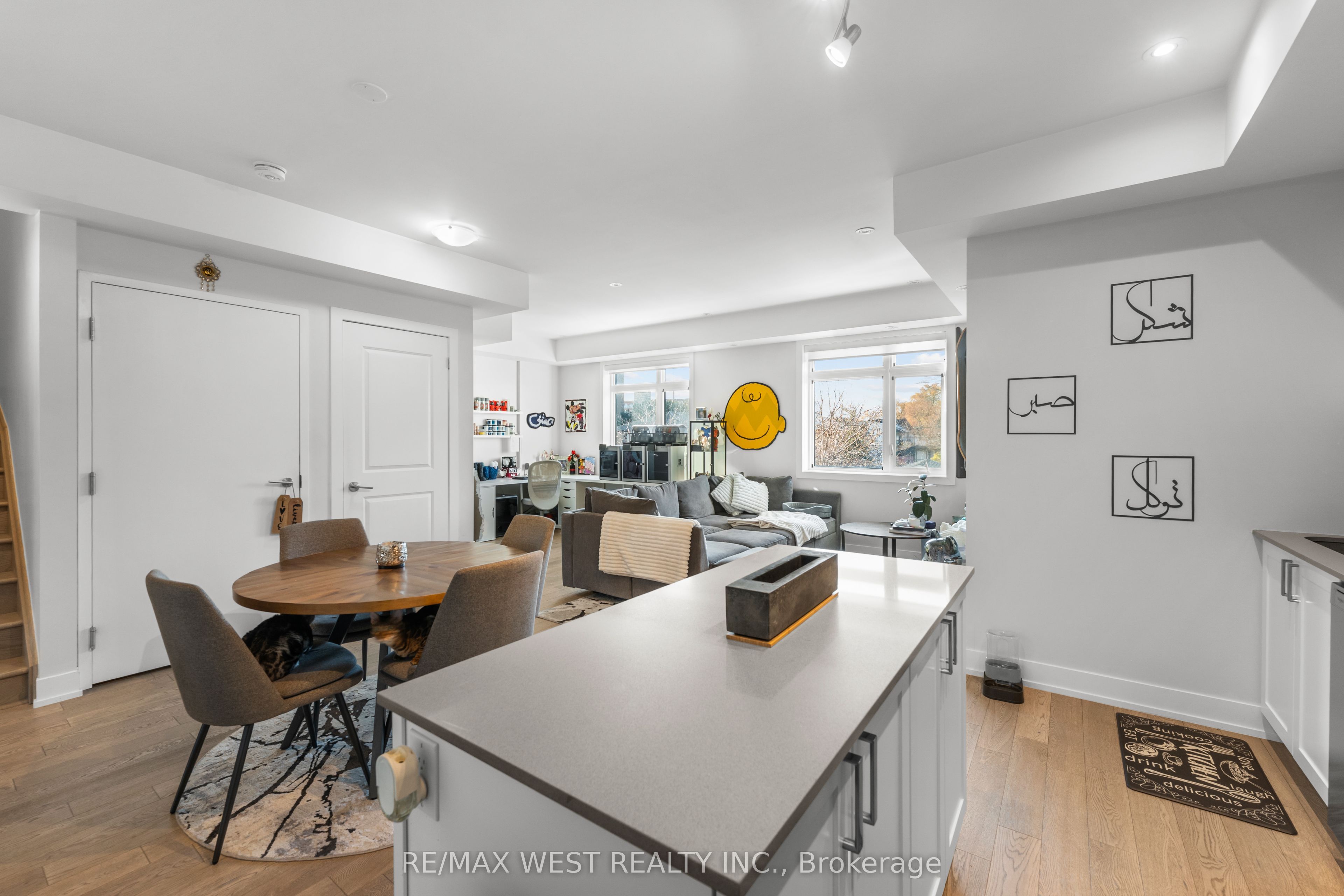 1062 Douglas McCurdy Common