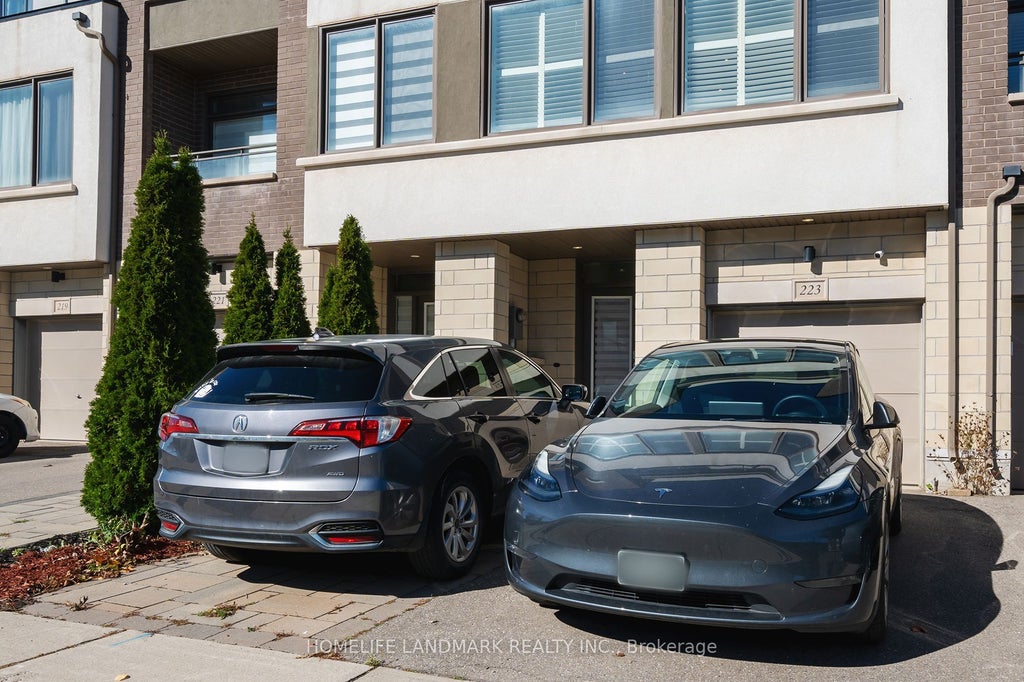 Photo of 223 Wheat Boom Drive, Oakville, ON L6H 0P4 (MLS # W14109480)