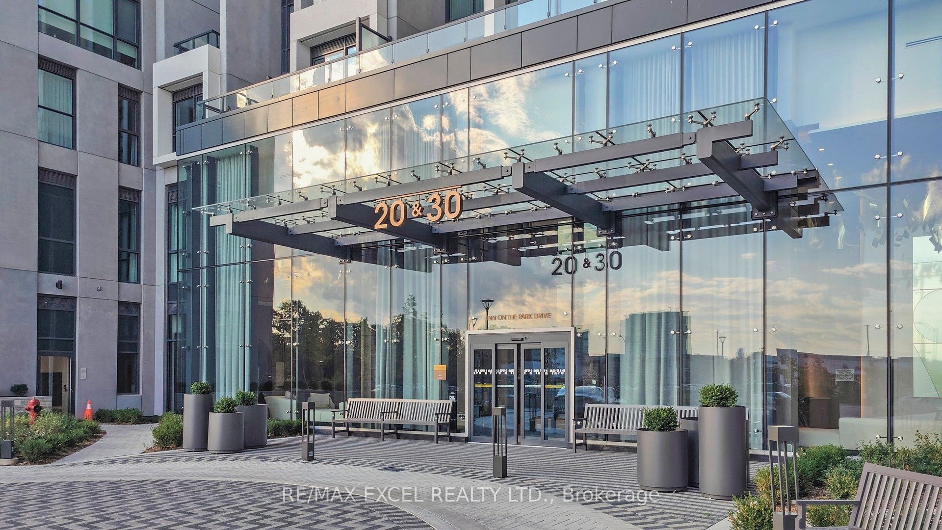 20 Inn On The Park Drive 2331