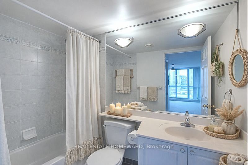 109 Front Street E 1111