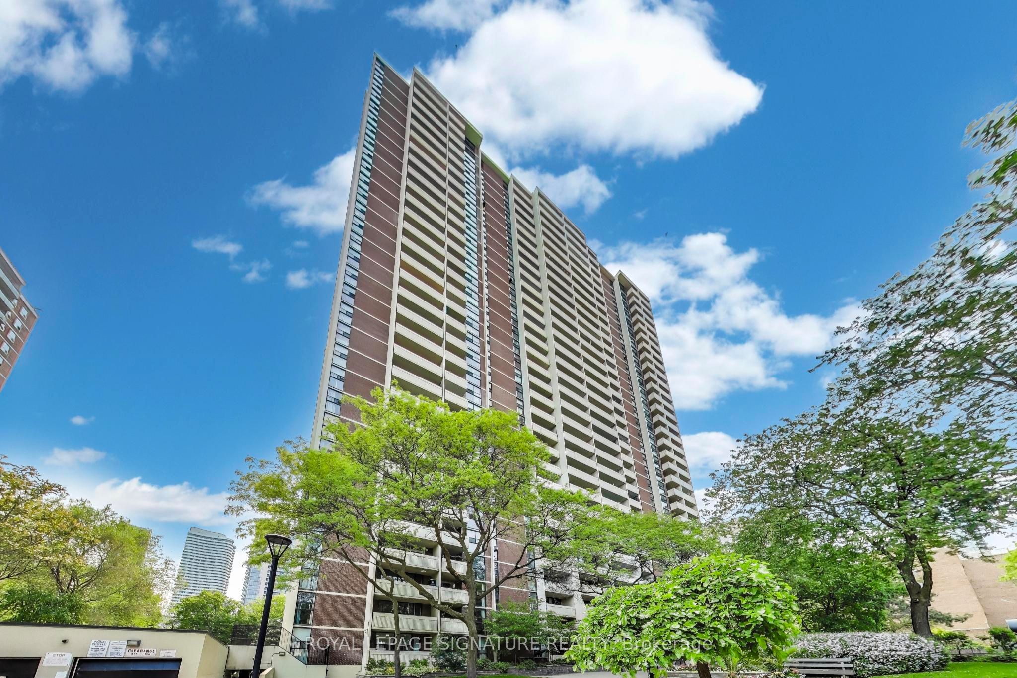 40 Homewood Avenue 807