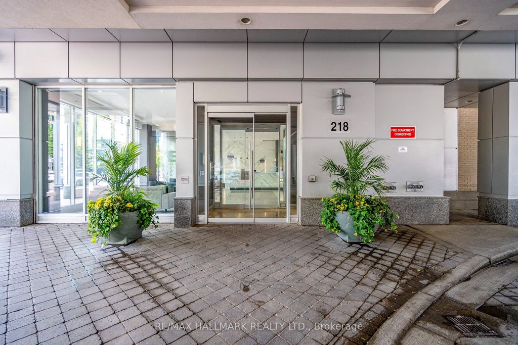 Photo of 218 Queens Quay W #402, Toronto, ON M5J 2Y6 (MLS # C13819912)