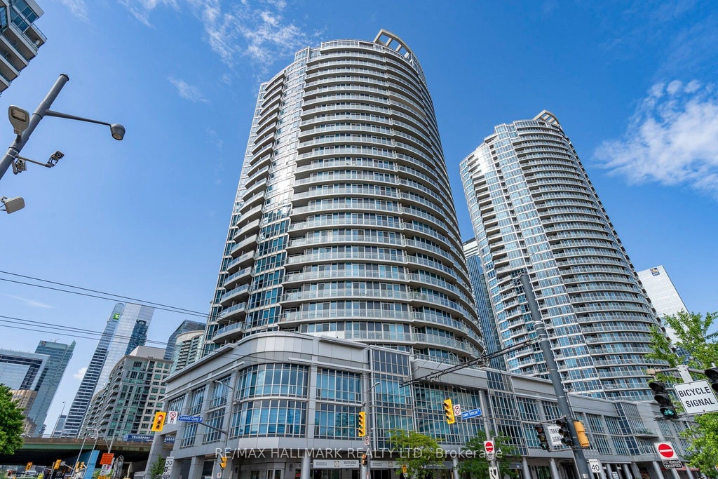Photo of 218 Queens Quay W #402, Toronto, ON M5J 2Y6 (MLS # C13819912)