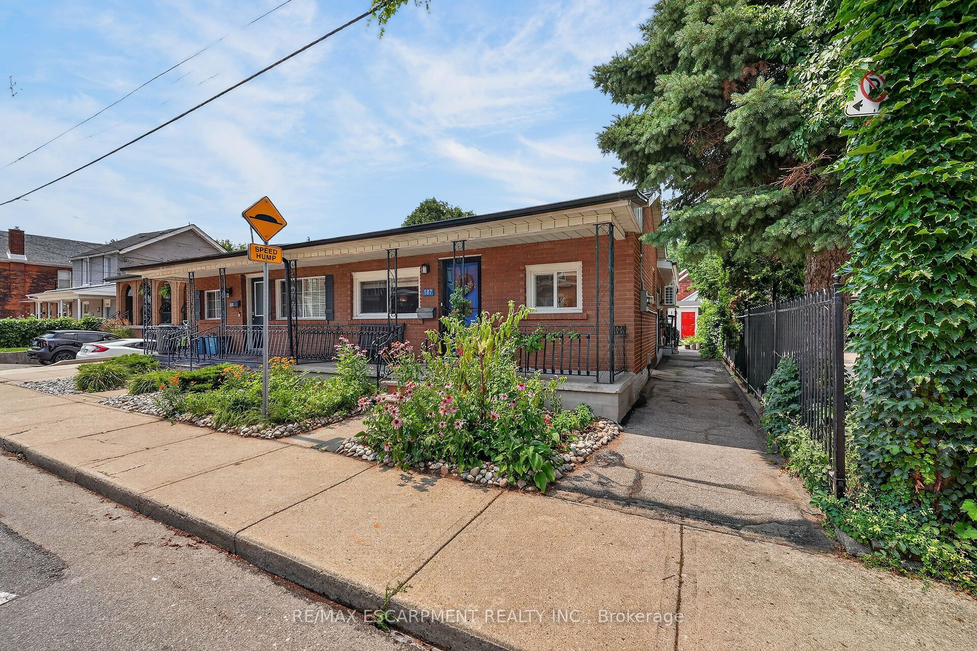 187 Ray Street N