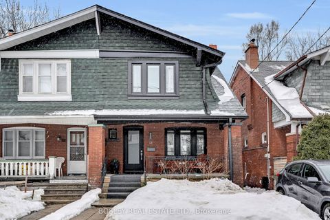 13 Springdale Boulevard Toronto ON M4J 1W4