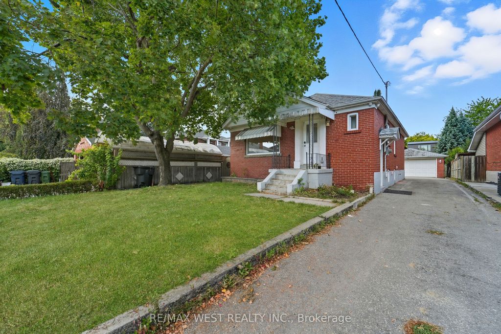 Photo of 38 Feltham Avenue, Toronto, ON M6N 2C3 (MLS # W12415220)