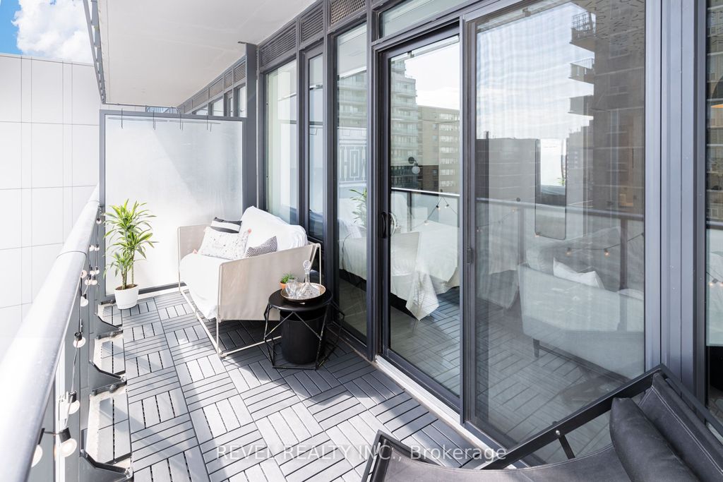 Photo of 185 Roehampton Avenue #609, Toronto, ON M4P 0C6 (MLS # C13222952)
