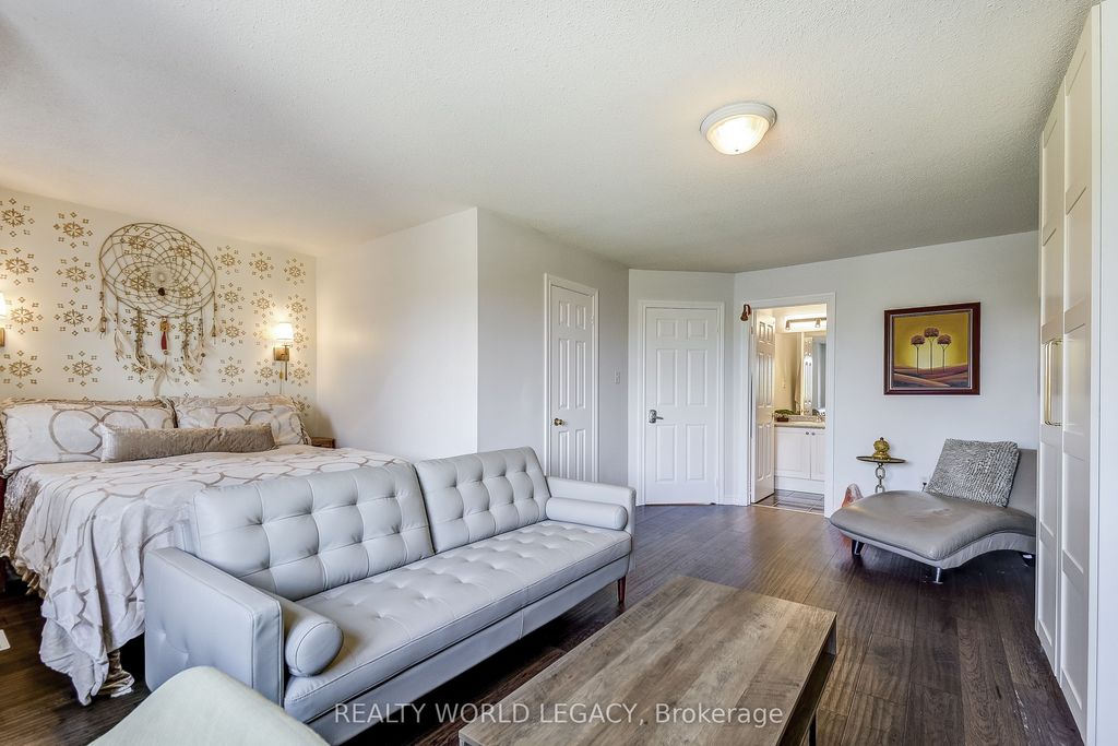 Photo of 2511 Boros Road #11, Burlington, ON L7M 5B2 (MLS # W12465389)