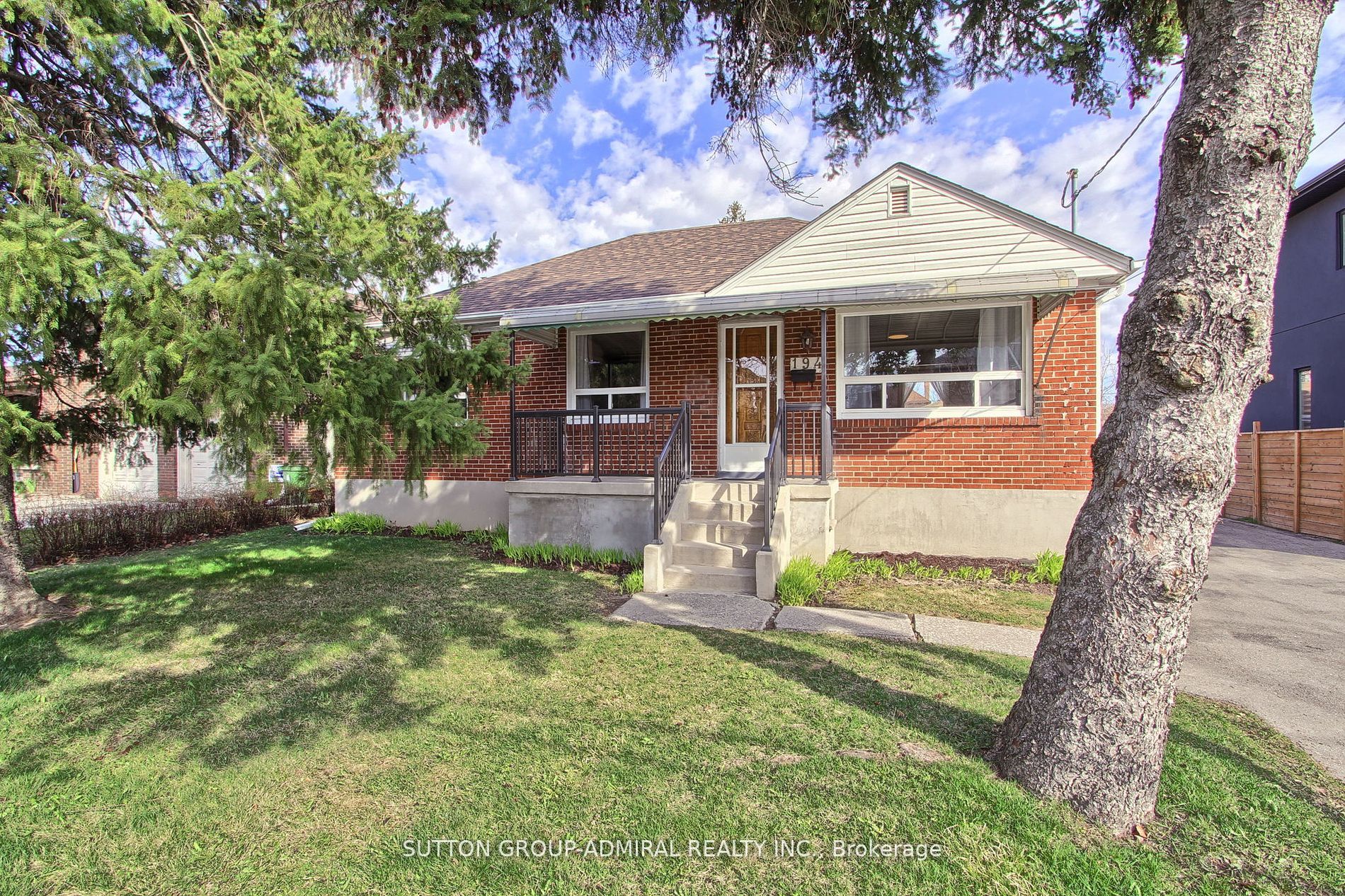 Photo 1 of 22 — 194 Cocksfield Avenue Main floor, Toronto, ON M3H 3T5