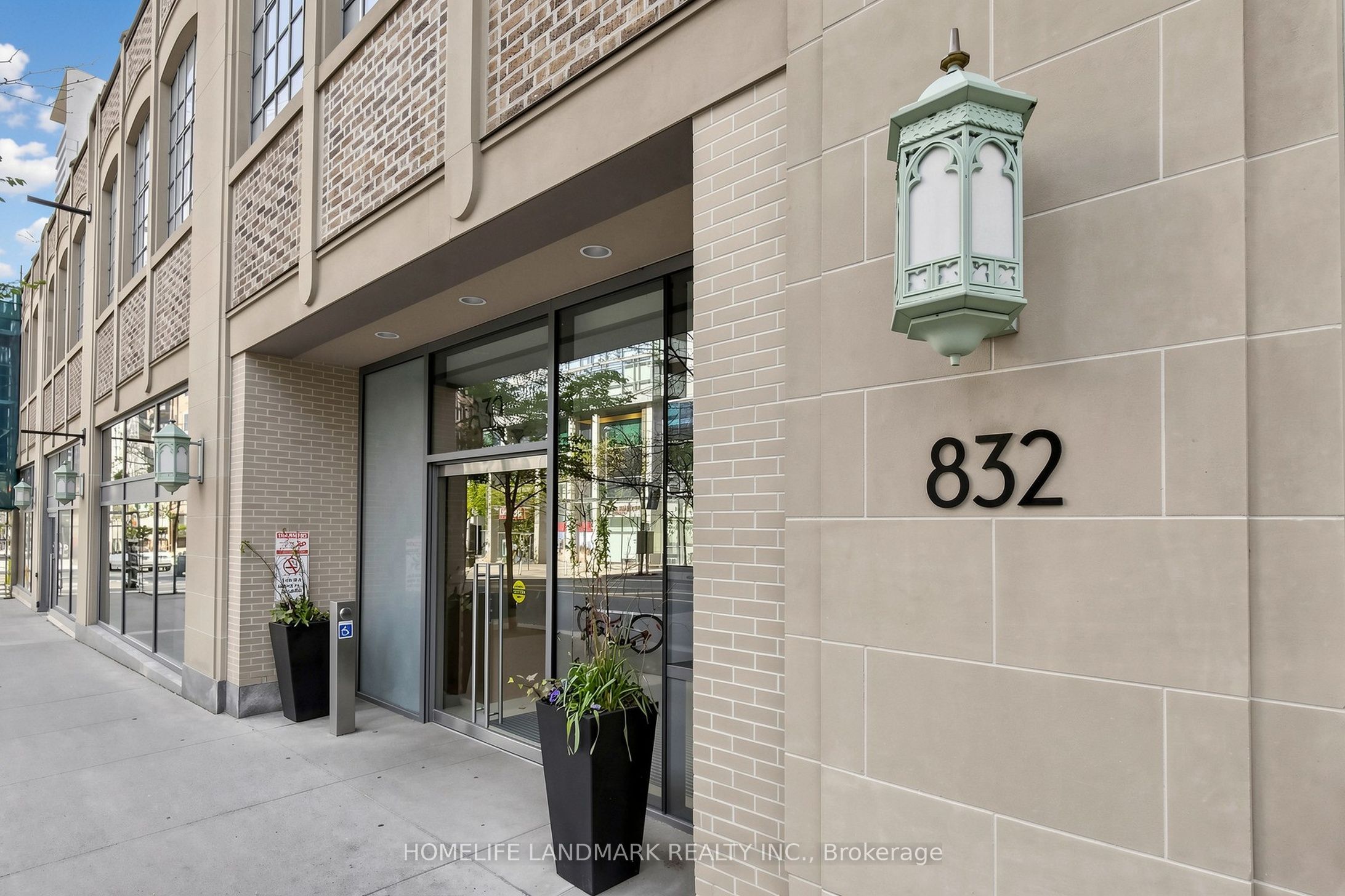 832 Bay Street 204