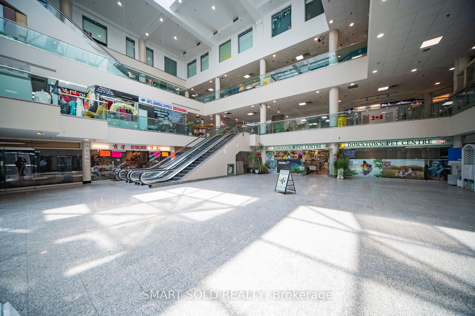 222 Spadina Avenue 217