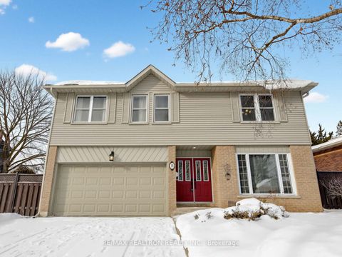 35 Sir Galahad Place Markham ON L3P 3K7