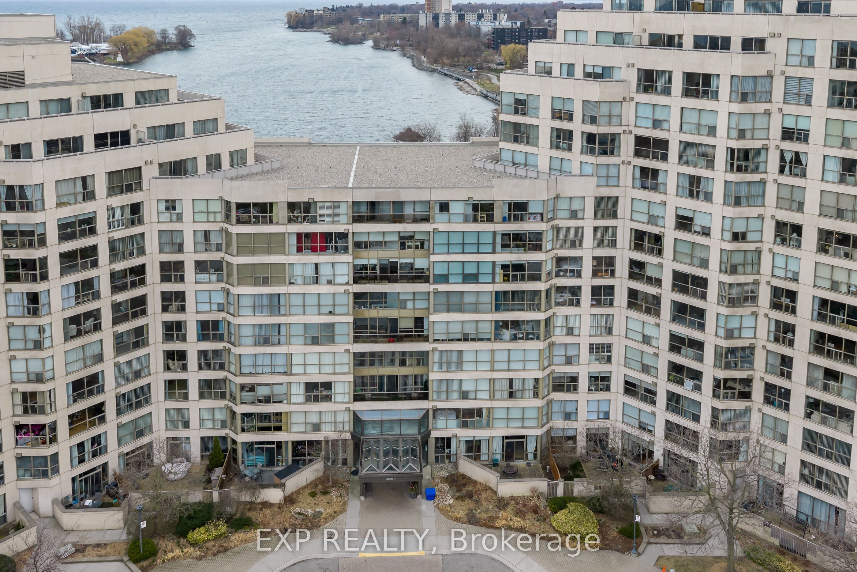 2267 Lake Shore Boulevard W 214