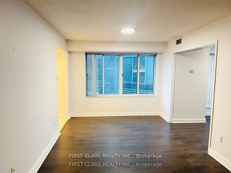 33 University Avenue 1303